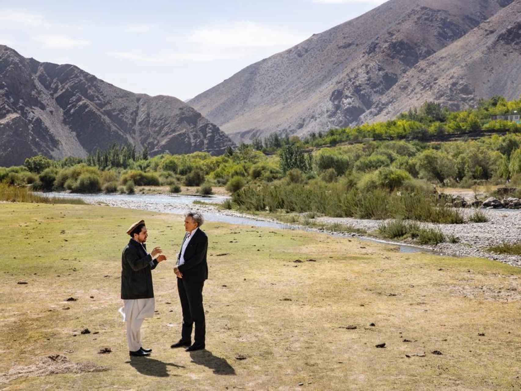 Ahmad Masud con Bernard-Henry Lévy en el valle de Panshir en septiembre de 2020.