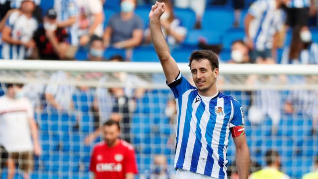 Oyarzabal celebra un gol con la Real Sociedad