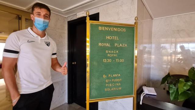 Genaro, en el hotel del Málaga en Ibiza