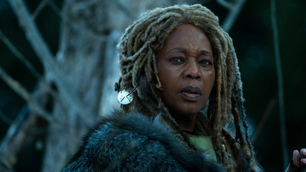 La nominada al Oscar Alfre Woodard es una de las estrellas de la serie de acción y fantasía 'See'.