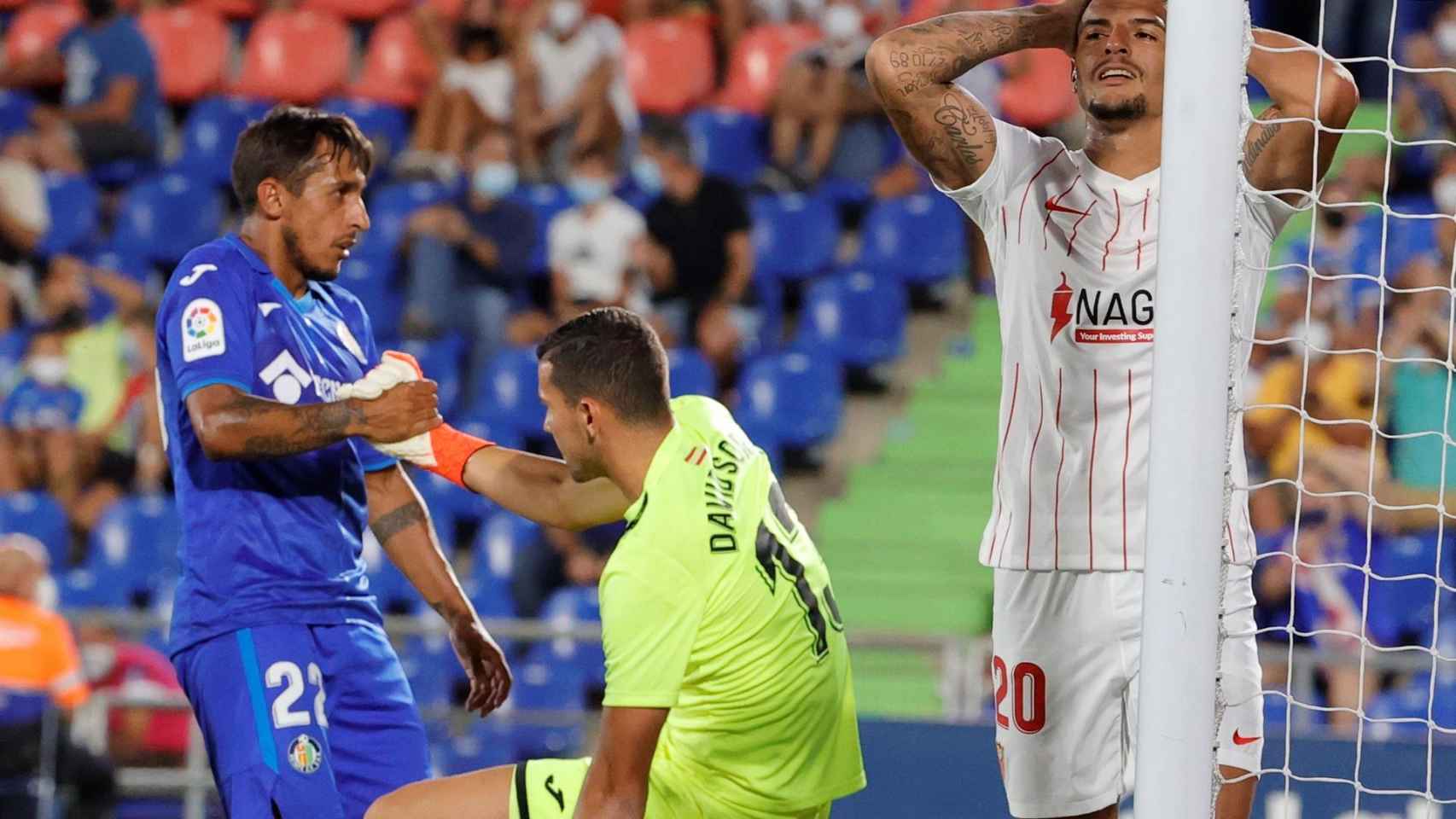 Diego Carlos se lamenta de una ocasión fallada en el Getafe - Sevilla de la jornada 2 de La Liga