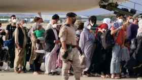 Imagen de la llegada a Torrejón de los últimos evacuados de Afganistán.