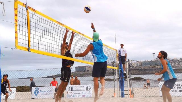 El BeachBol-Valencia, campeón de España de voley playa en A Coruña