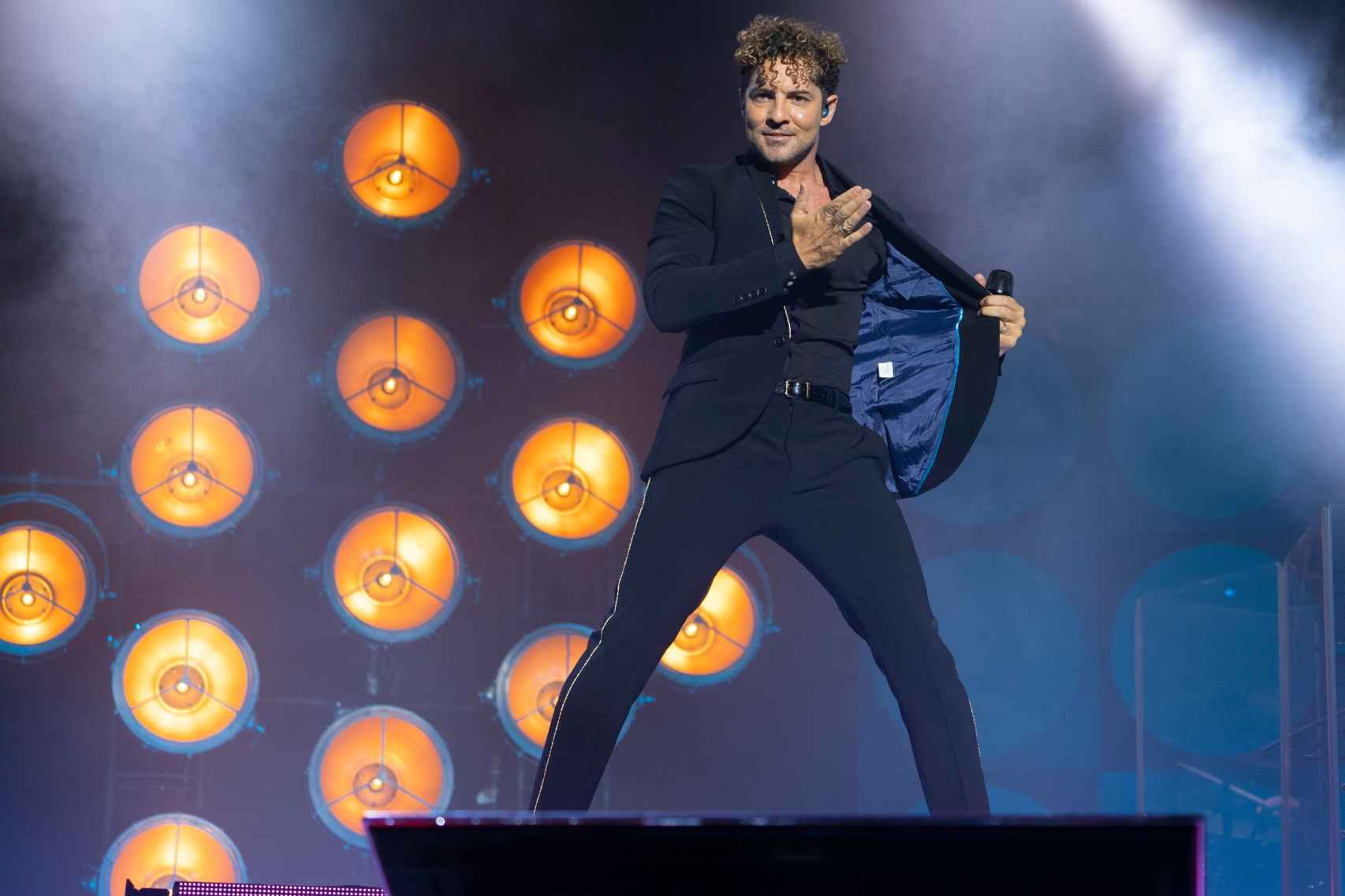 El cantante almeriense durante su concierto en Marbella.