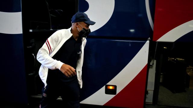 Kylian Mbappé, llegando a un partido con el PSG