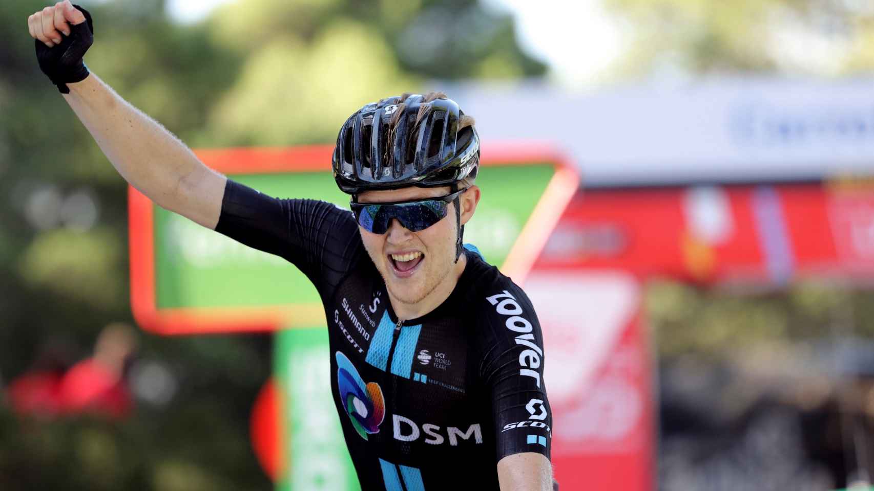 Michael Storer celebra su triunfo en La Vuelta a España