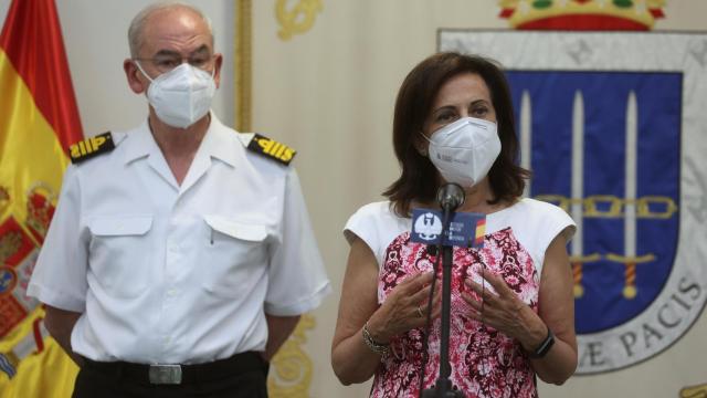 Margarita Robles y el jefe del Estado Mayor de la Defensa (JEMAD), Teodoro López Calderón, este martes en Madrid.