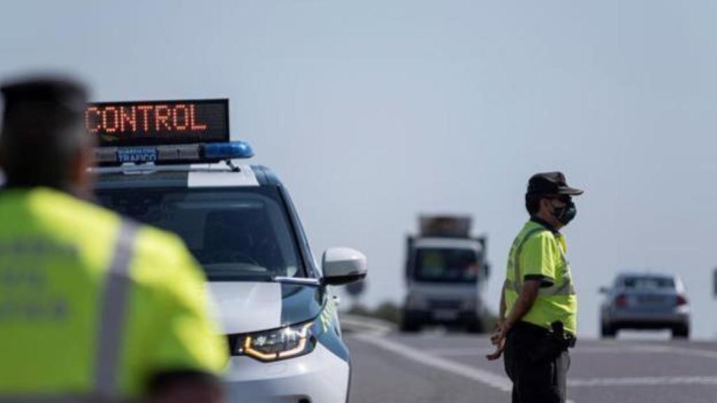 Un control de carretera de la Guardia Civil.