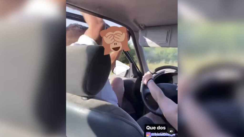 Comete una temeridad al volante en O Porriño (Pontevedra) y lo sube a las redes sociales