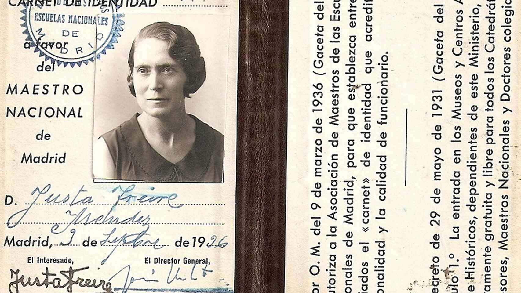 Carnet profesional de maestra de Justa Freire, de septiembre de 1936, comienzos de la guerra civil.