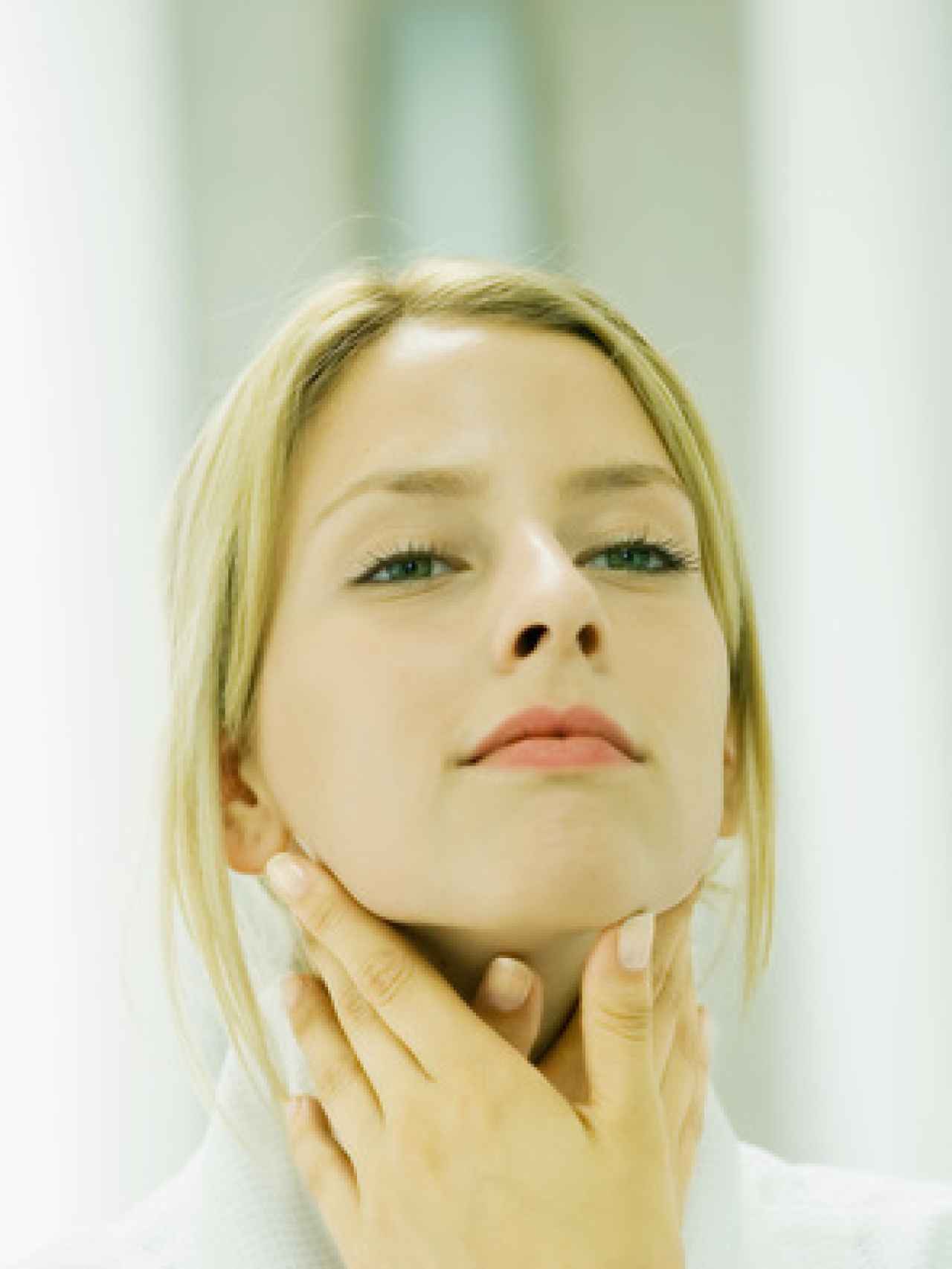 Se pueden prevenir las arrugas del cuello con unos sencillos trucos.