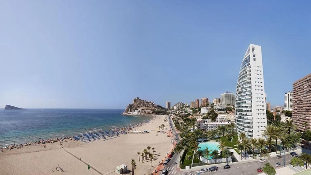 La Delfin Tower, en primera línea de la playa de Poniente.