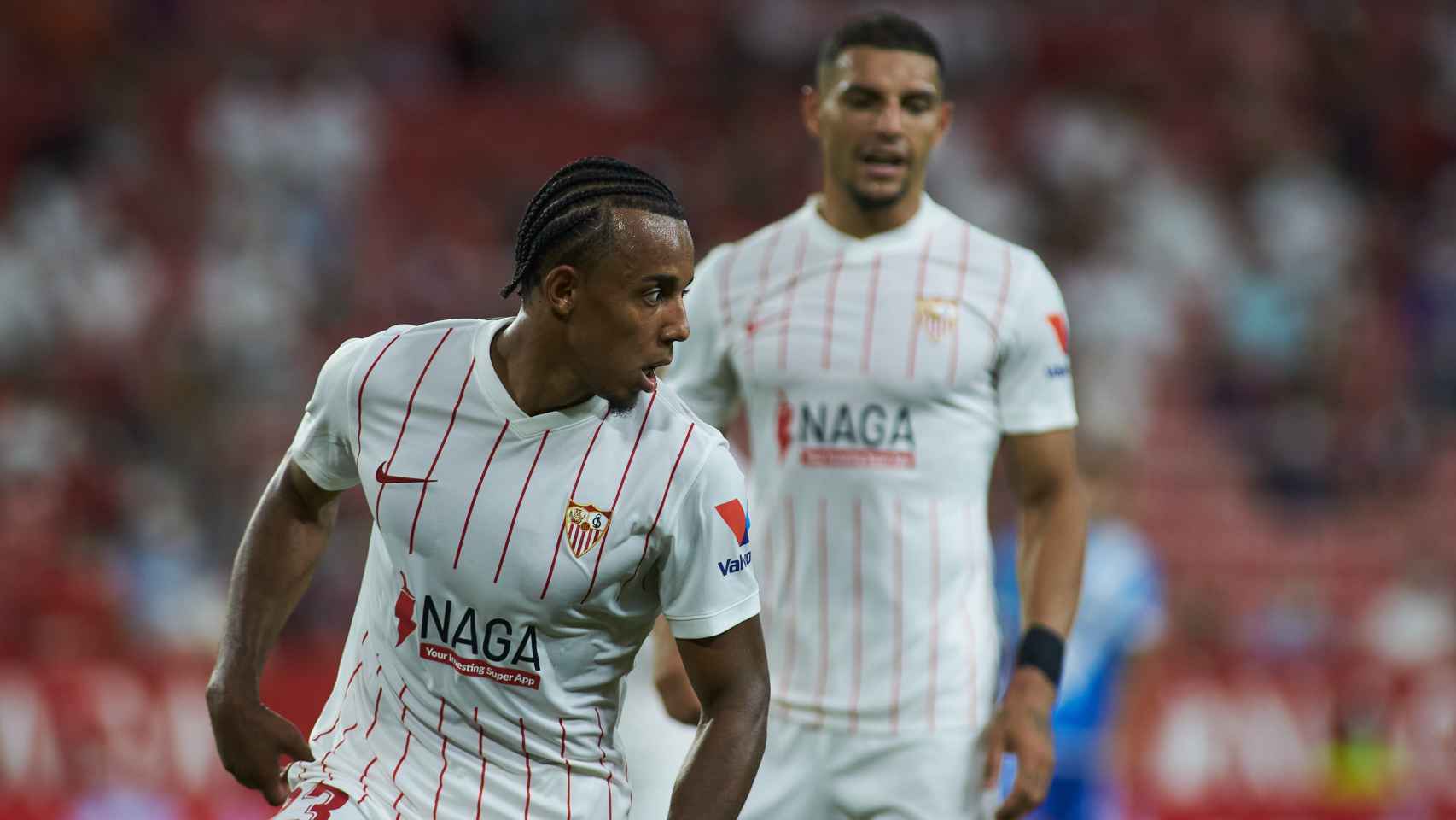 Jules Koundé y Diego Carlos, en un partido del Sevilla en la temporada 2021/2022