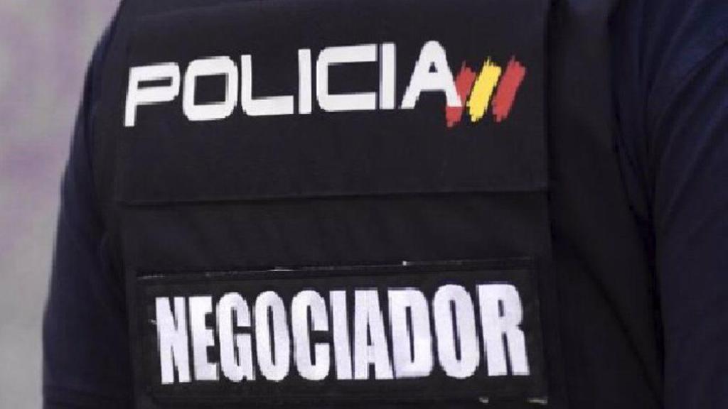 Un negociador de la Policía Nacional.