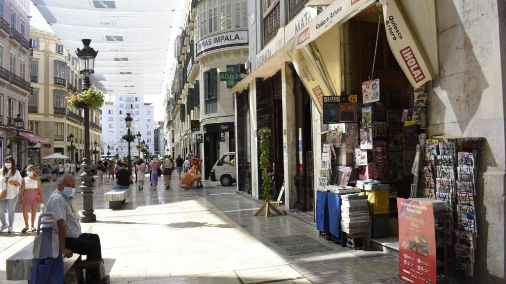 El puesto de revistas de Antonio Ferrer está en calle Larios desde 1945.