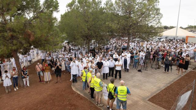 Concentración de la Junta del Personal del Hospital La Plana en contra del uso de ozonoterapia en pacientes Covid.