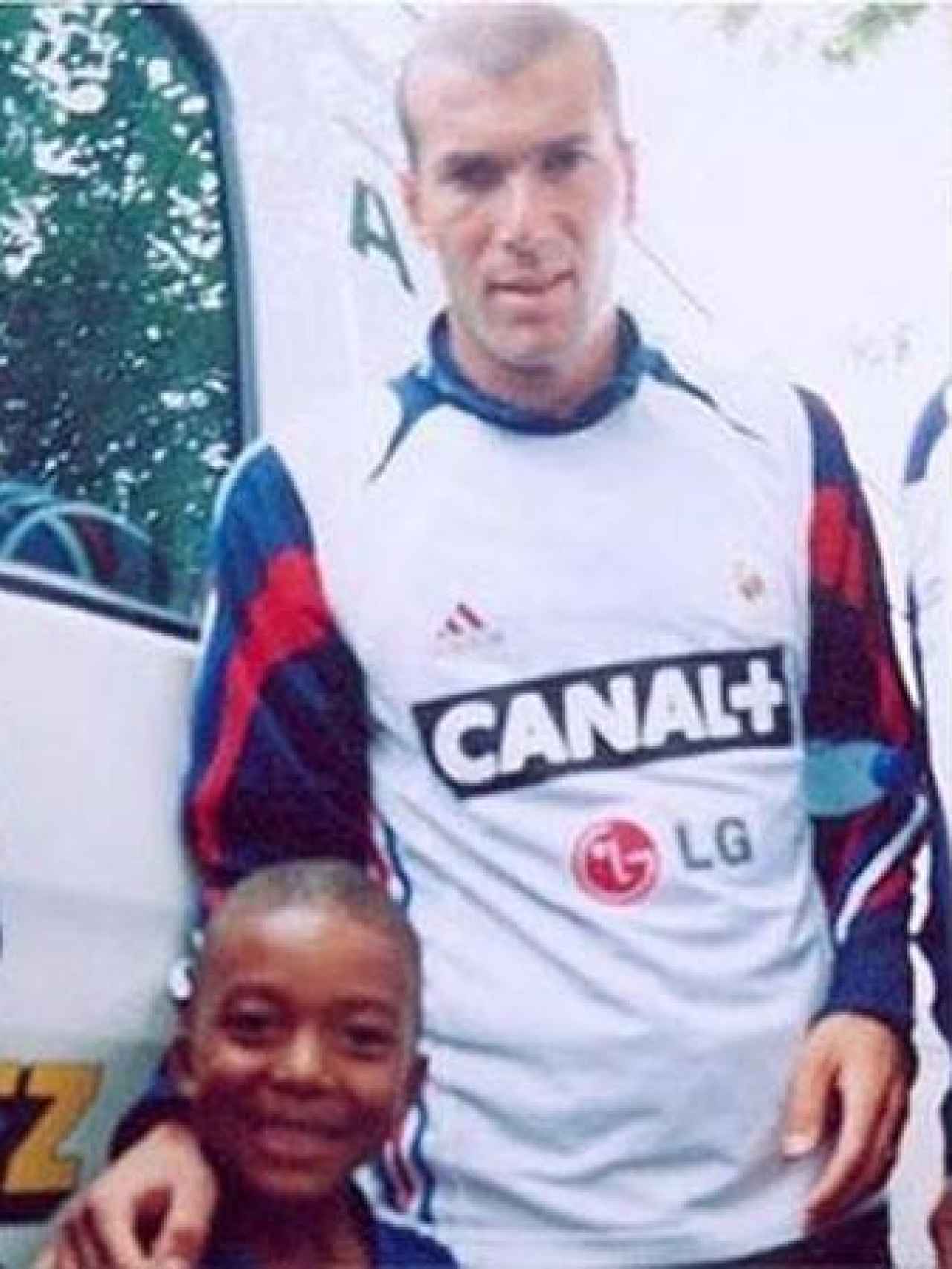 Kylian Mbappé y Zinedine Zidane, durante una concentración de la selección de Francia