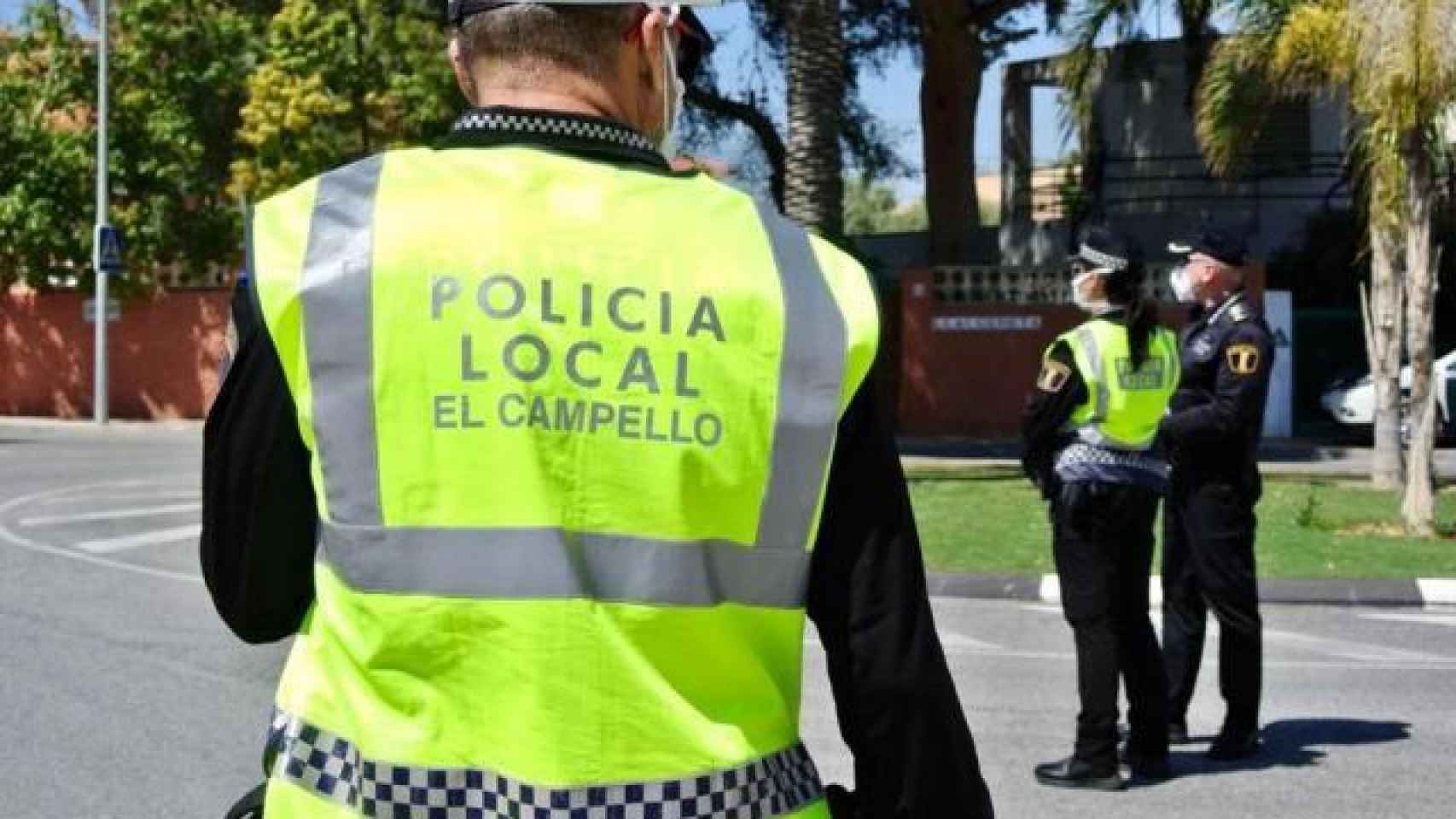 La Policía local de El Campello salva a la víctima de los presuntos abusos de su expareja.