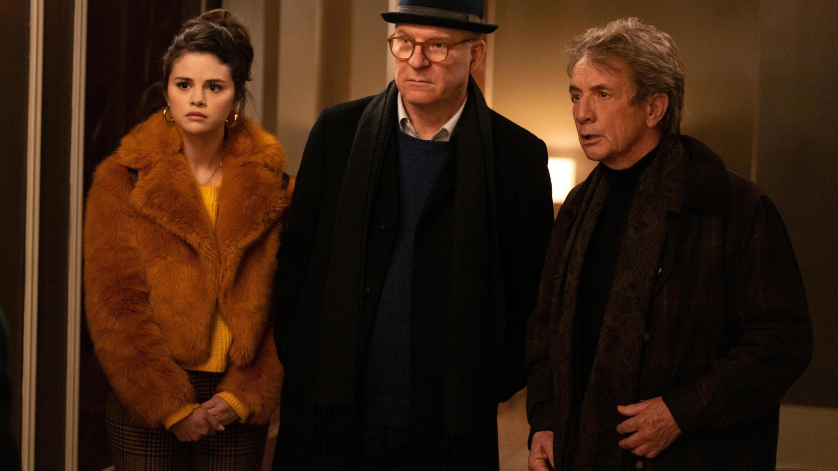 Selena Gómez, Steve Martin y Martin Short protagonizan la comedia 'Solo asesinatos en el edificio'.