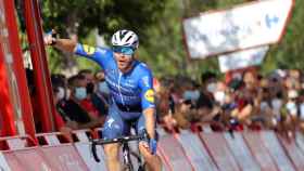 Florian Senechal celebra el triunfo en La Vuelta 2021