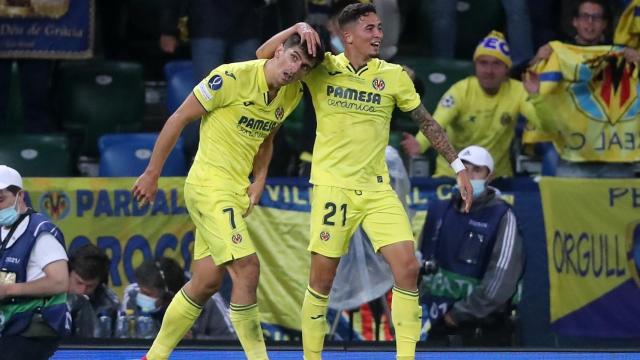 Gerard Moreno, con Yeremi Pino en la Supercopa de Europa