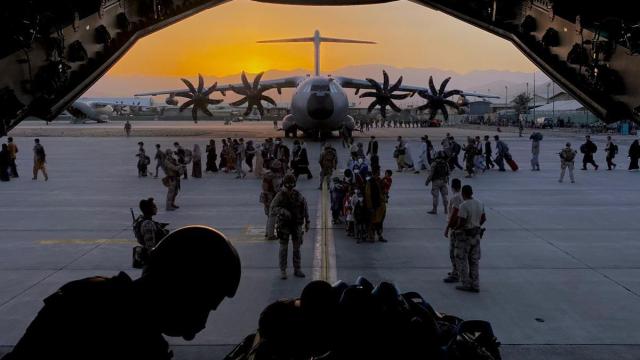 El último avión del Ejército del aire, antes de salir este viernes de Kabul.