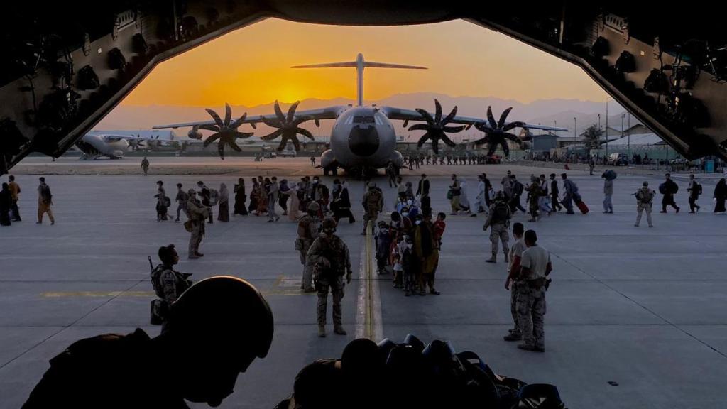 El último avión del Ejército del aire, antes de salir este viernes de Kabul.