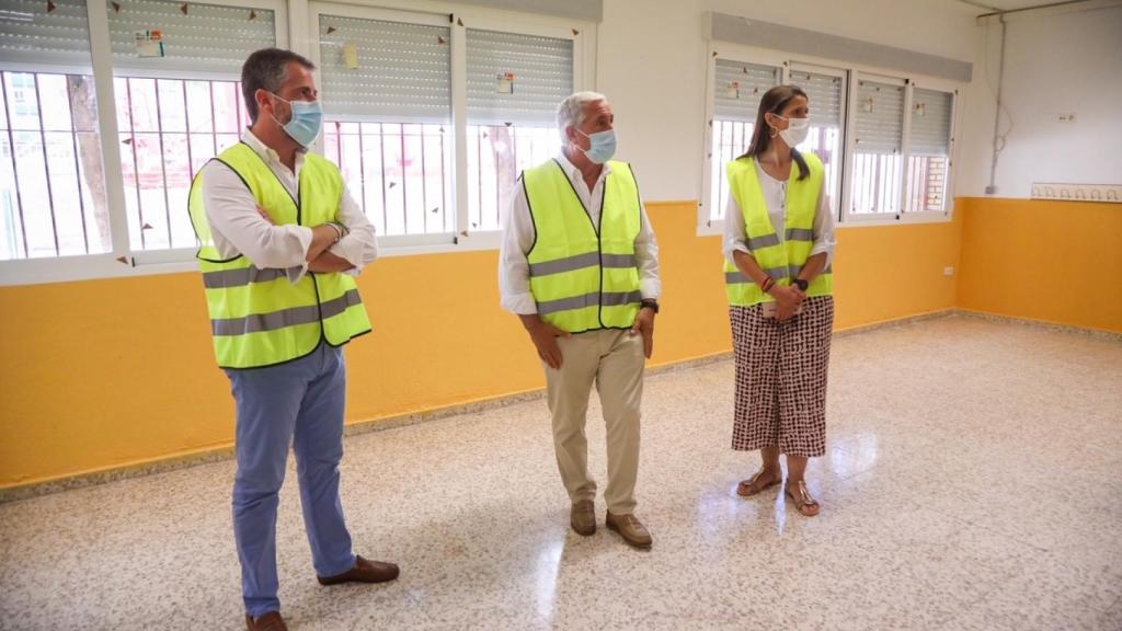 Interior de una de las aulas del Valle Inclán, donde se han cambiado las ventanas.