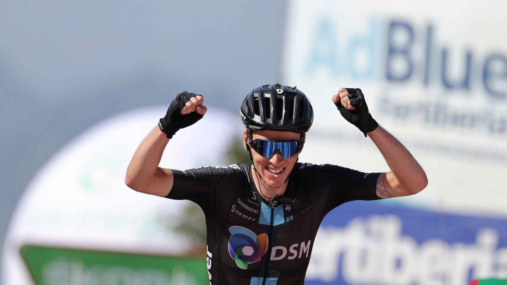 Romain Bardet celebra su triunfo en La Vuelta
