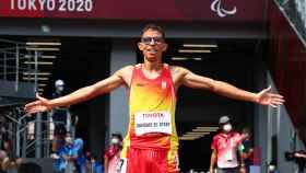 Yassine Ouhdadi celebra su medalla de oro en los Juegos Paralímpicos de Tokio 2020