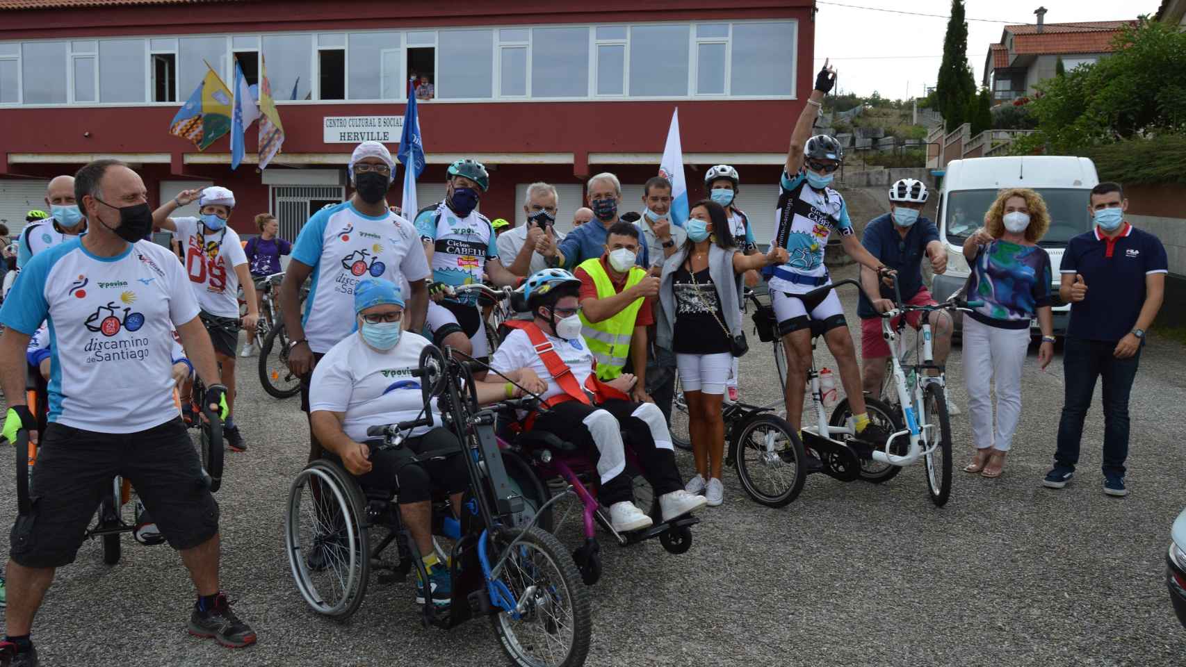 Participantes en el evento Mos sobre rodas.