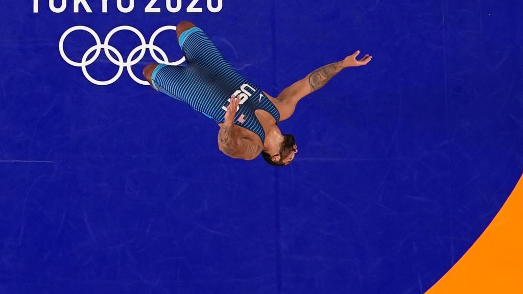 Gable Steveson celebró su oro con un salto mortal