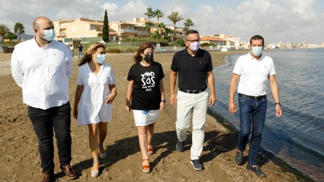 La portavoz del PSOE en el Congreso, Adriana Lastra, este domingo, en el Mar Menor.