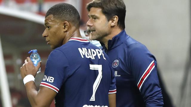 Kylian Mbappé y Mauricio Pochettino, durante un partido