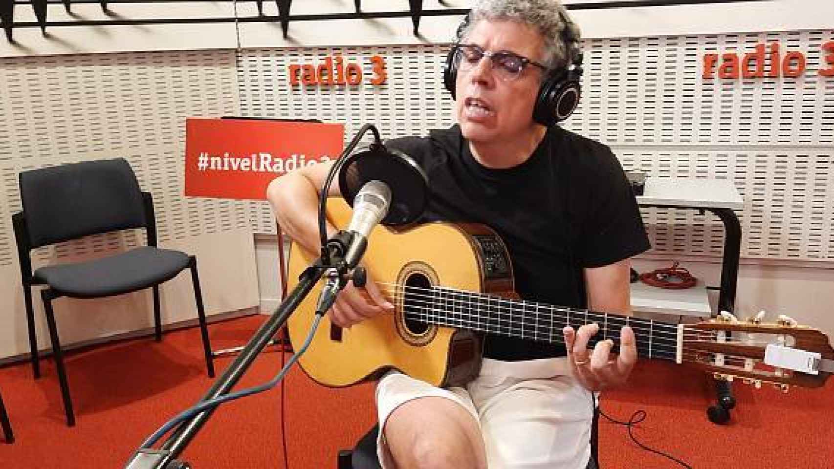 Quién es Pedro Guerra, el cantautor que desde participa como invitado en ‘Pasapalabra’