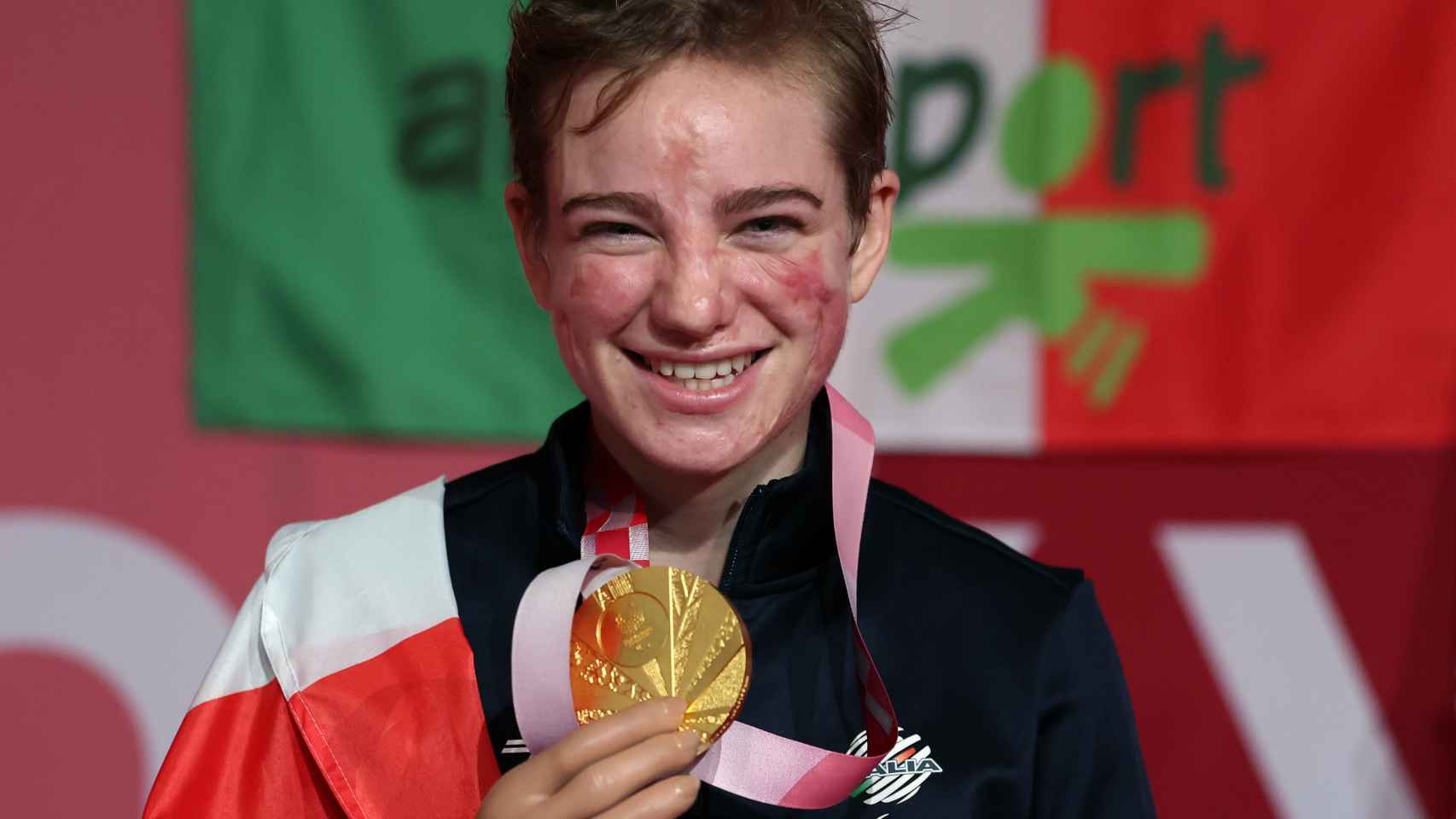 Beatrice Vio con su medalla de oro en Tokio 2020