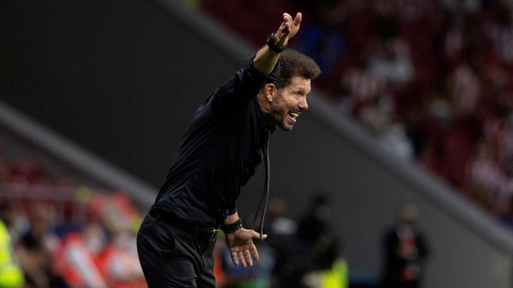 El 'Cholo' Simeone dando indicaciones desde la banda