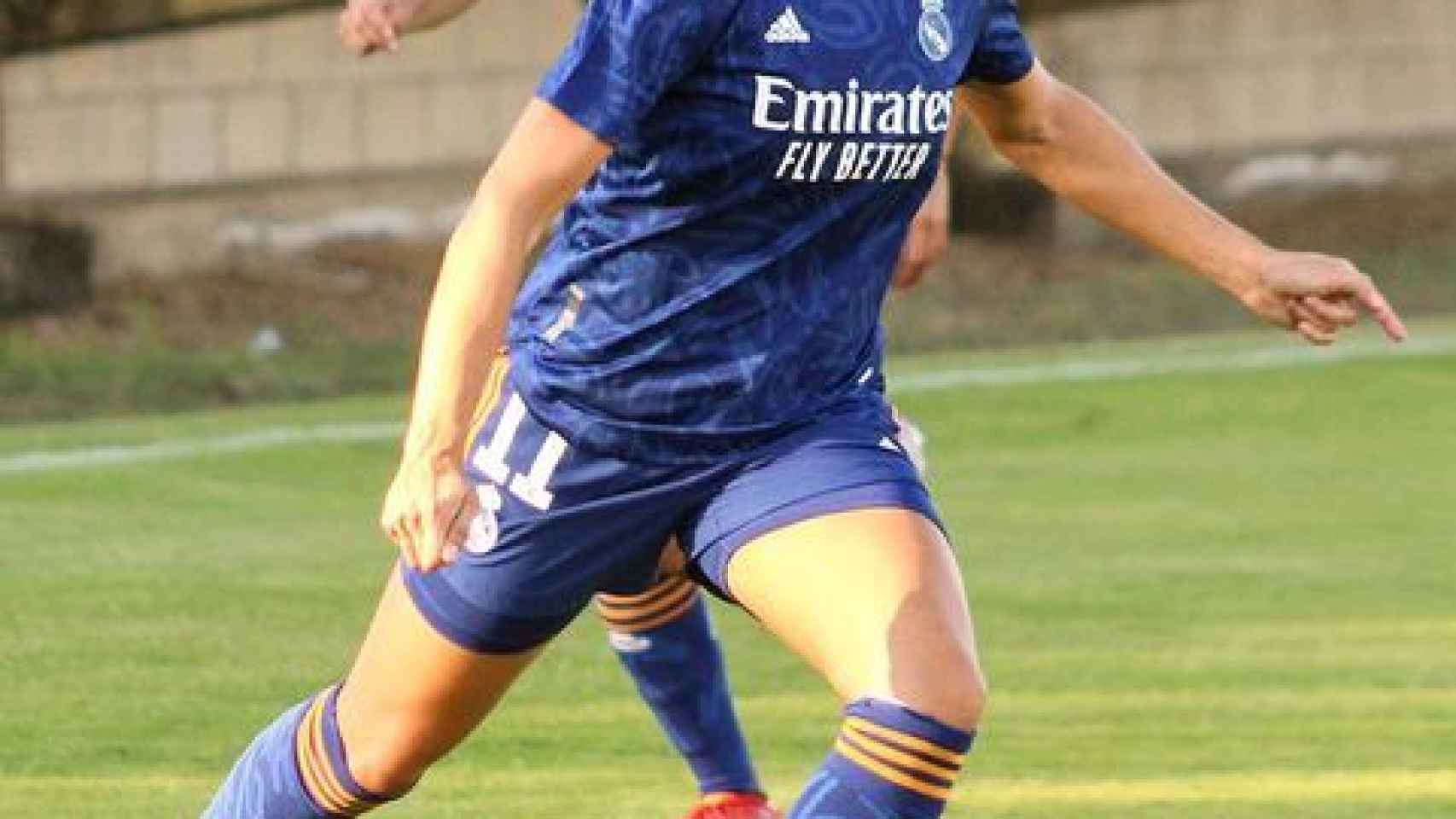 Marta Cardona, con la camiseta azul del Real Madrid Femenino
