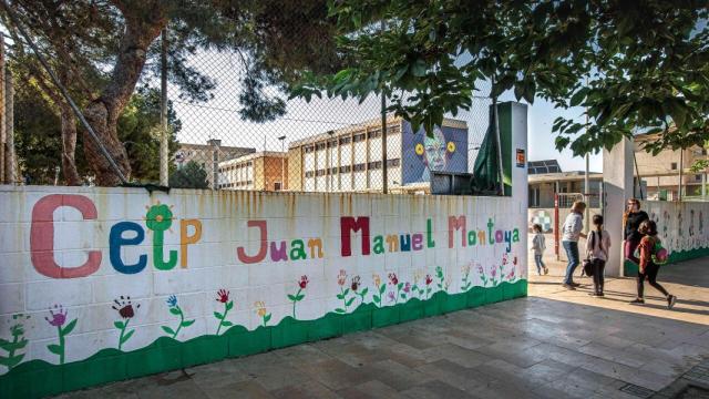 Acceso al CEIP Juan Manuel Montoya de Nazaret (Valencia).