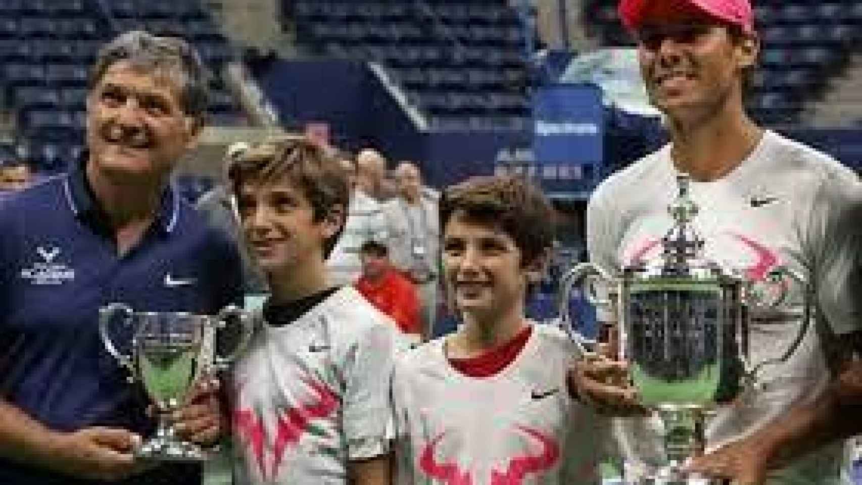 Toni Nadal, sus hijos Toni y Joan y Rafa Nadal, en el US Open de 2017