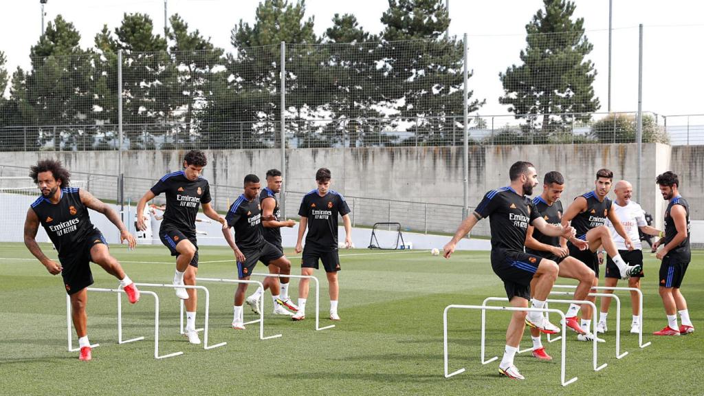 Jugadores del Real Madrid durante el entrenamiento