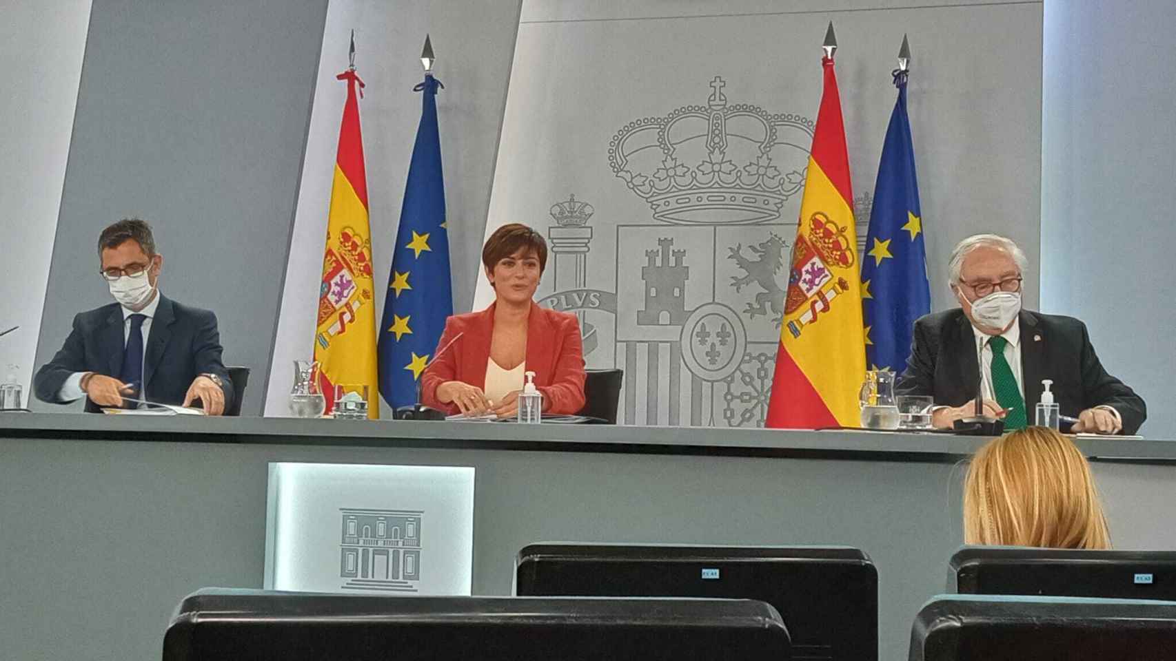 Los ministros Félix Bolaños, Isabel Rodríguez y Manuel Castells, en la rueda de prensa posterior al Consejo de Ministros.