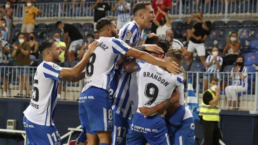 Los jugadores del Málaga celebran un gol en La Rosaleda.