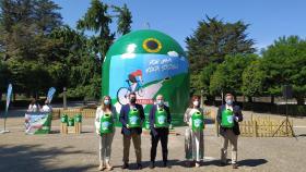 Presentación del contenedor más grande del mundo en Santiago de Compostela