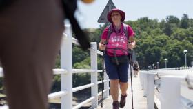 Una peregrina durante el Camino de Santiago