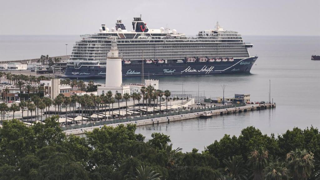 El crucero Mein Schiff 2, en Málaga el 15 de junio de 2021