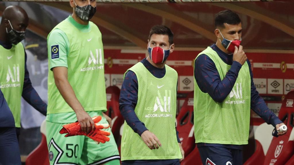 Gianluigi Donnarumma, Leo Messi y Leandro Paredes, en un partido del PSG