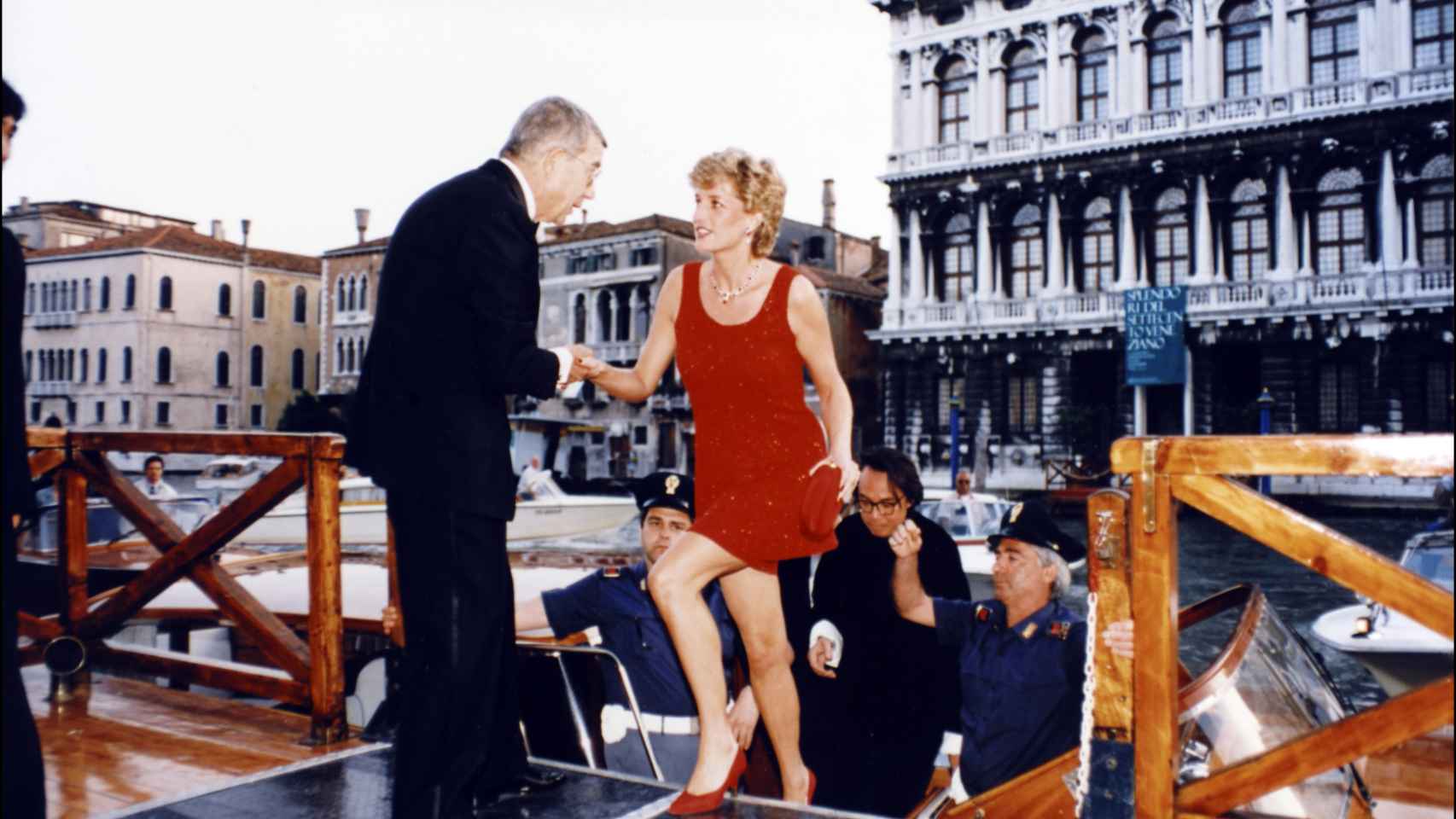 Diana de Gales, durante su llegada a Venecia en 1980.