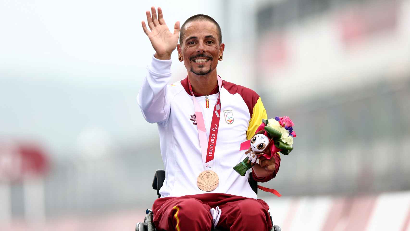 Sergio Garrote celebra su medalla en los Juegos Paralímpicos