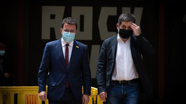 El presidente de la Generalitat, Pere Aragonès (ERC) y el secretario general de JxCat, Jordi Sànchez.